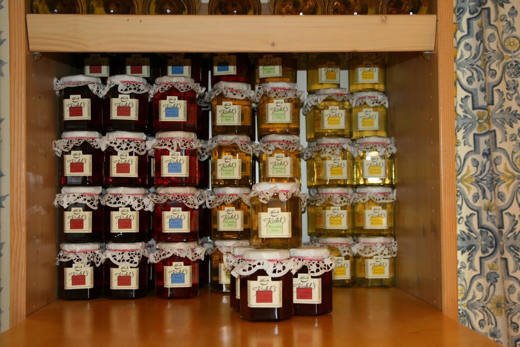 Weingut & Gaestehaus Stephan Kohl Neumagen-Dhron Esterno foto